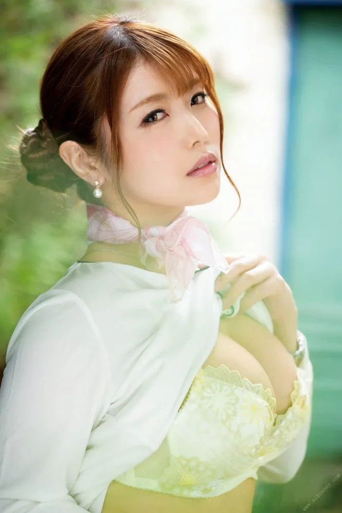 Nude pictures of Akari Niimura! Part 1